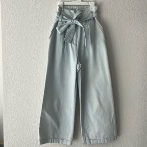 Women’s light wash high waisted wide leg size small Jean